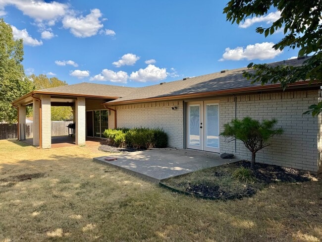 Building Photo - 6933 NW Eisenhower Dr