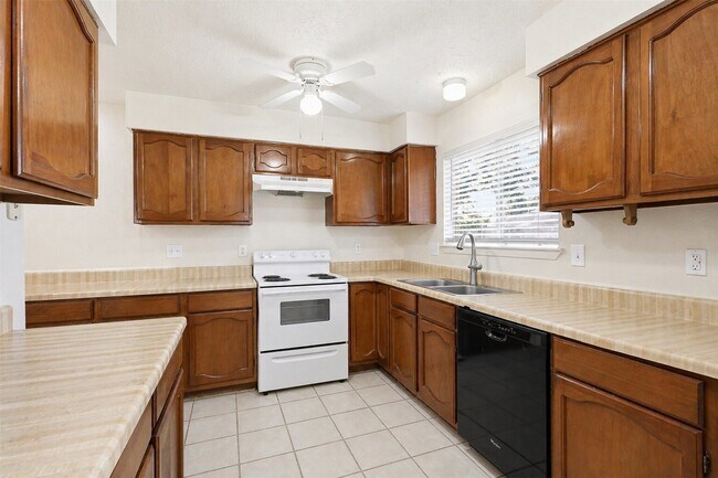 Building Photo - 16315 Dew Drop Ln