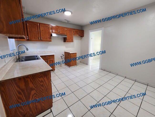 Building Photo - 253/255 E 67th Way