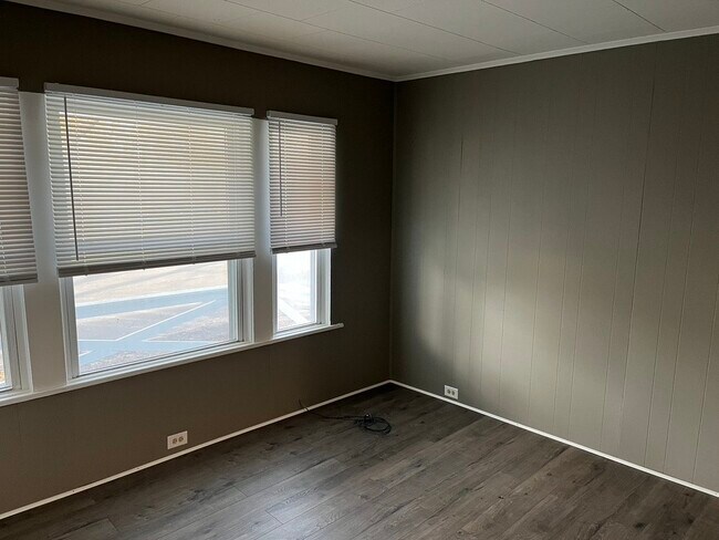 Building Photo - 50 Shuler St