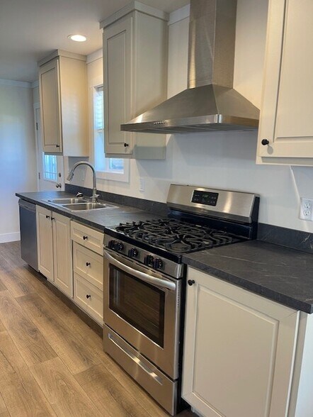 Building Photo - 30 Bellwood Dr