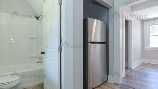 Building Photo - 11 Pleasant St