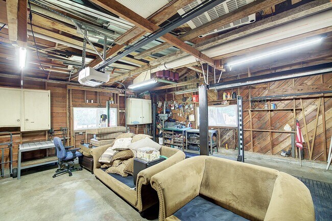 Building Photo - 3bd/1.75ba Issaquah Home