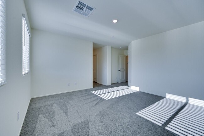 Building Photo - NW 3 Bedroom Townhouse!! Gated Community Pool!! 2 Car Garage!!! No Carpet downstairs.