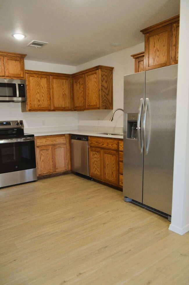 Building Photo - 971 Cline Dr