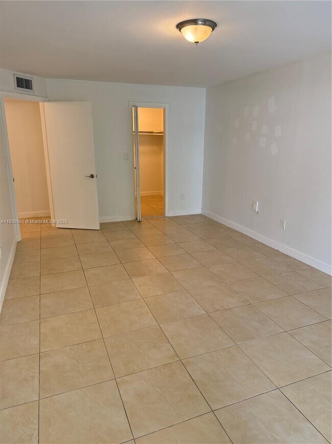 Building Photo - 5838 SW 74th Terrace