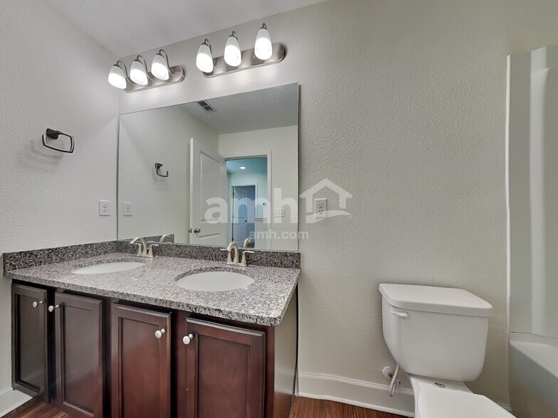 Building Photo - 5945 Hampton Creek Rd