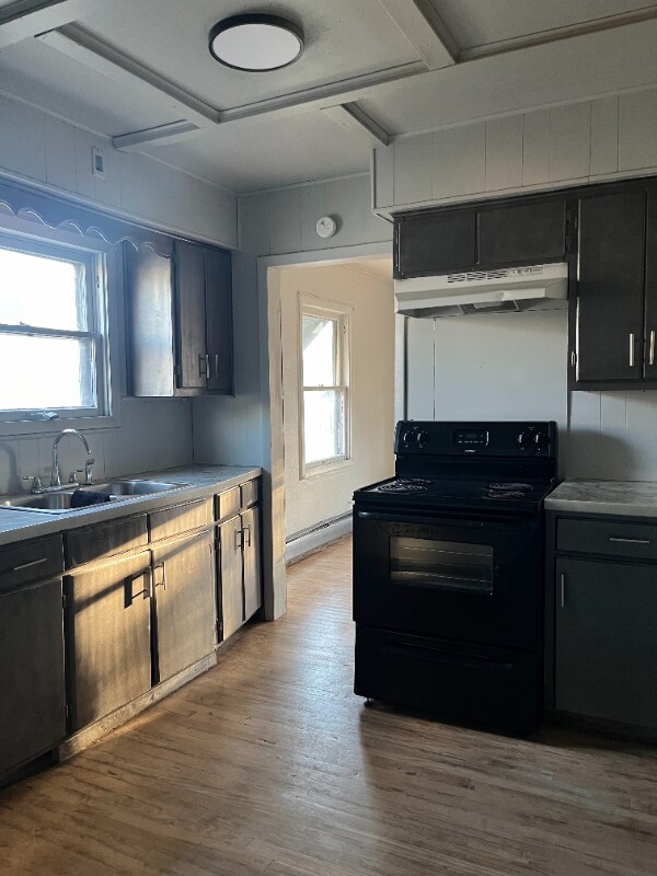 Building Photo - 510 N Queens Ave