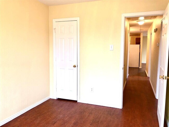 Building Photo - 608 Upton Ave