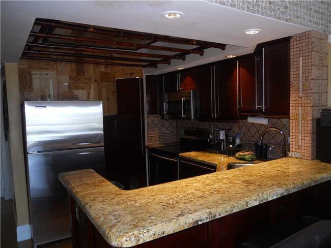 Building Photo - 5321 NE 24th Terrace