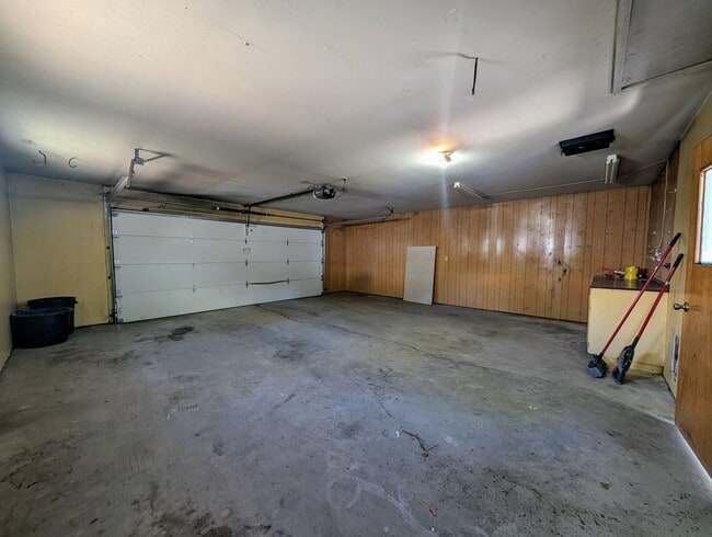 Building Photo - 212 3rd Ave N