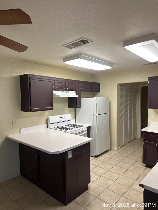 Building Photo - 6833 Coral Rock Dr