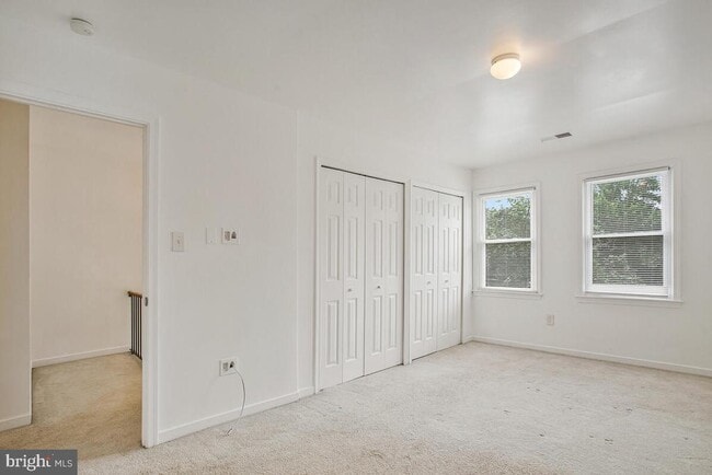 Building Photo - 205 Castleton Pl