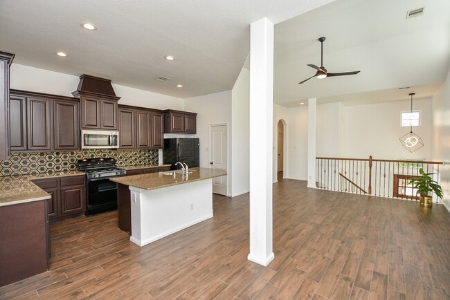 Building Photo - 18 Cheswood Manor Drive