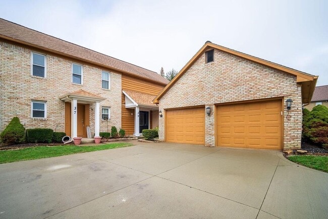 Building Photo - 39 Groton Dr