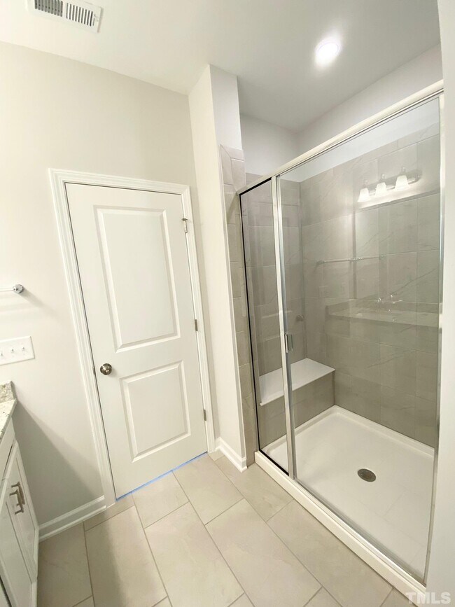 Building Photo - 1046 Commack Dr