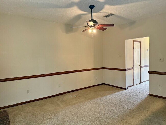 Building Photo - Stunning 3-bedroom Townhome in Heart of Vi...