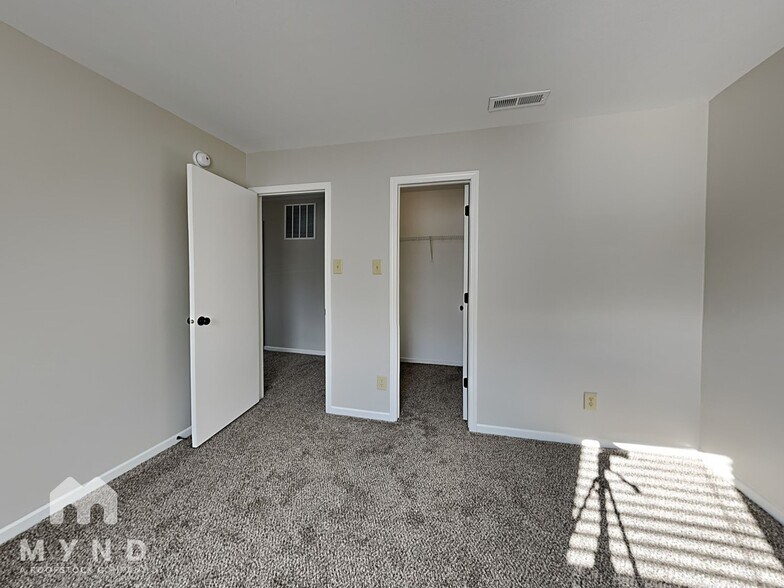 Building Photo - 747 Sedgewick Ln