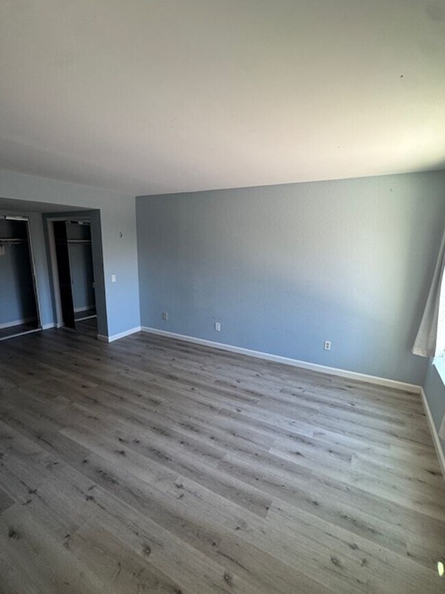 Building Photo - Conveniently located home featuring 2 main bedrooms!