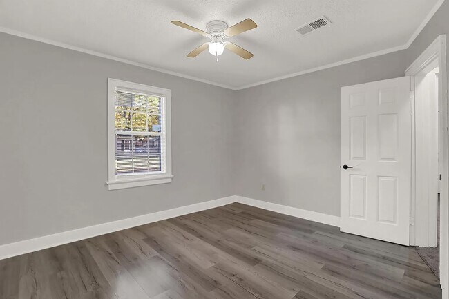 Building Photo - 3088 Manhattan Ave