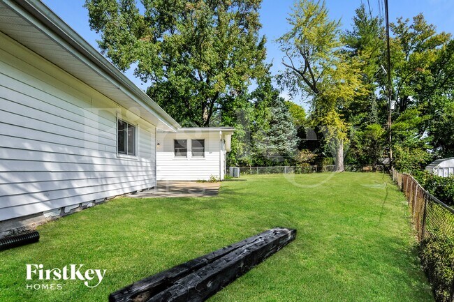 Building Photo - 2440 Cherry Ln