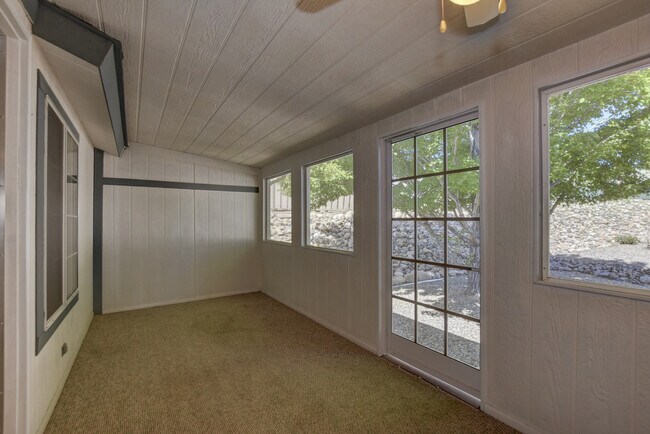 Building Photo - Beautiful 3 Bedroom in Vista Del Lago!