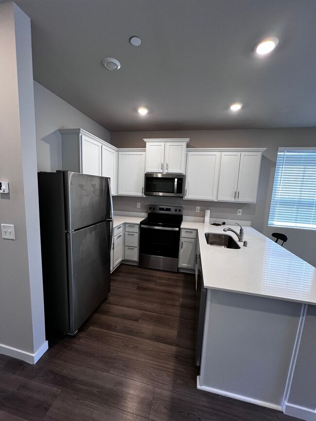 Building Photo - Spacious 4-Bedroom Townhome with Loft, Che...