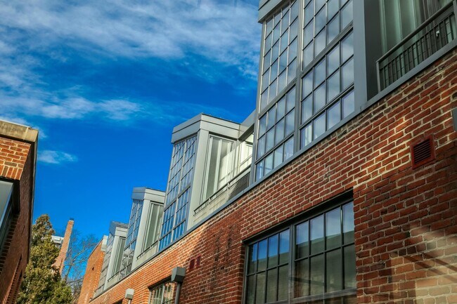 Building Photo - 2516 Q St NW