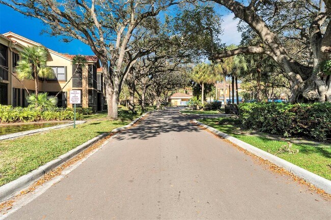 Building Photo - 15549 N Miami Lakeway