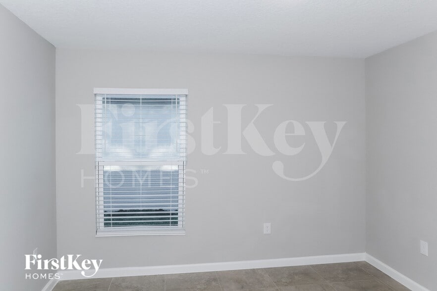 Building Photo - 437 Earhart Dr