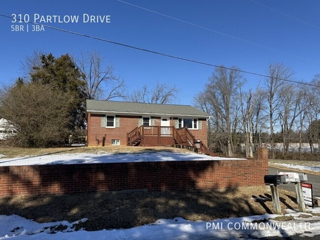 Building Photo - 310 Partlow Dr