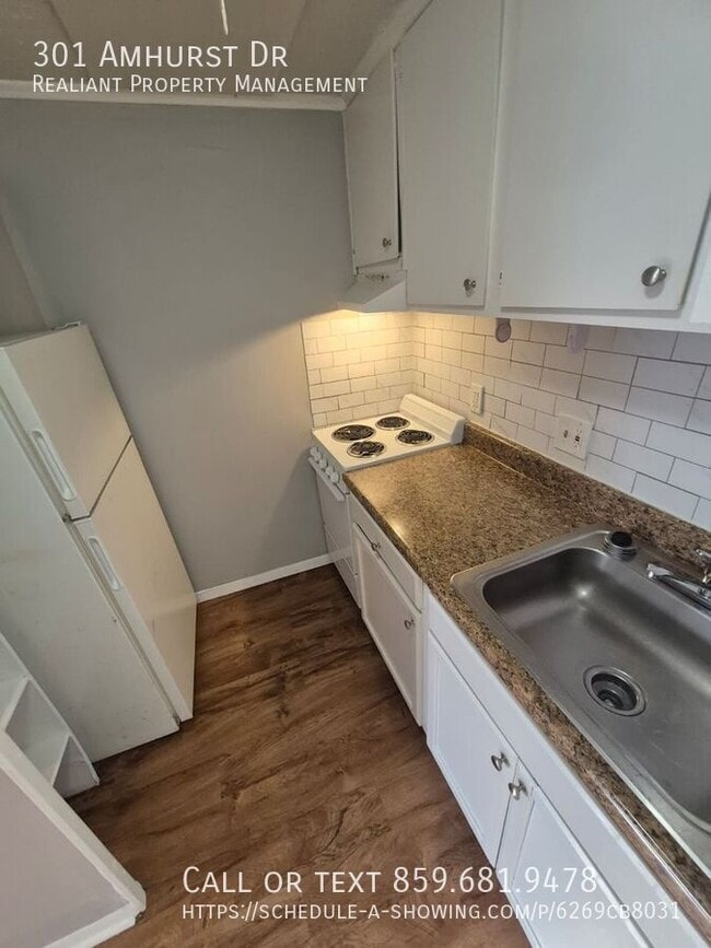 Building Photo - 301 Amhurst Dr