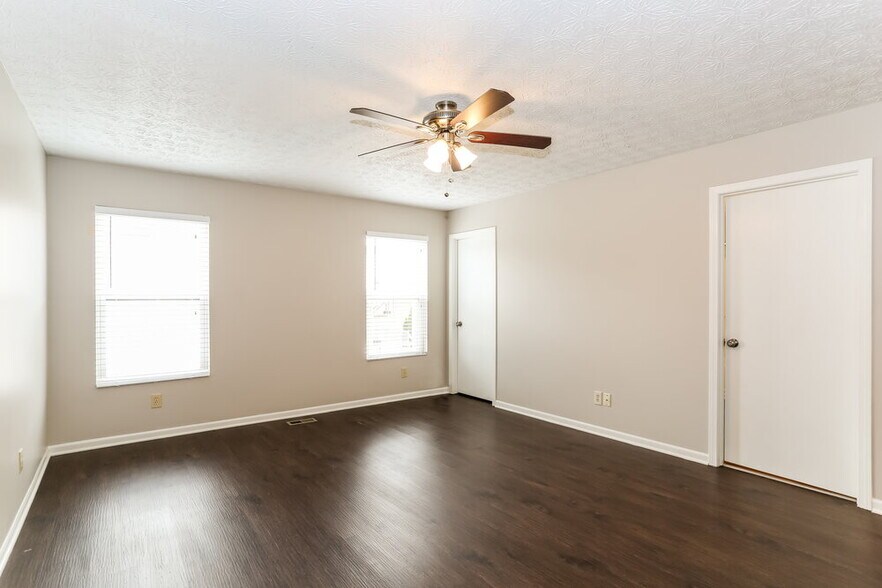 Building Photo - 6515 Ashbrook Village Dr