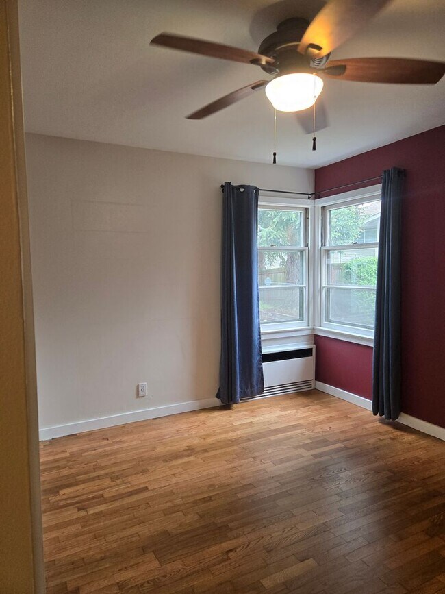 Building Photo - Cozy rambler