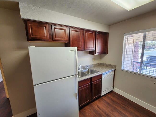 Building Photo - Beautiful Bella Vita 1 Bedroom/1 Bath unit.