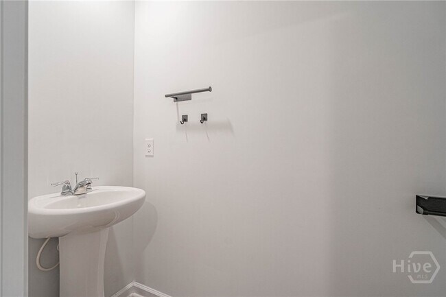 Building Photo - 1004 Bergamot Rd