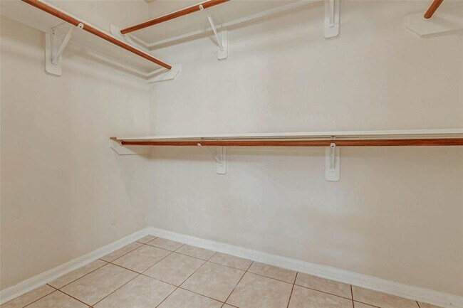 Building Photo - 22915 Sebastian Dr
