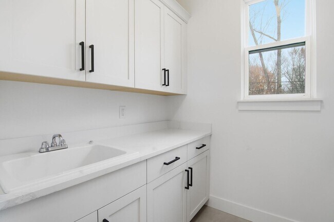 Building Photo - 5980 Willow Grove