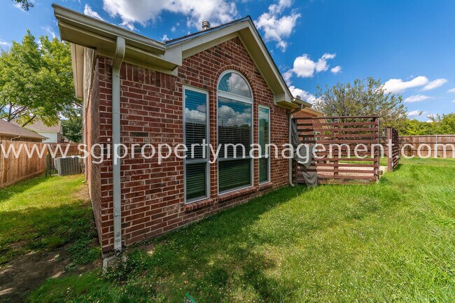 Building Photo - 6001 Pinwood Cir