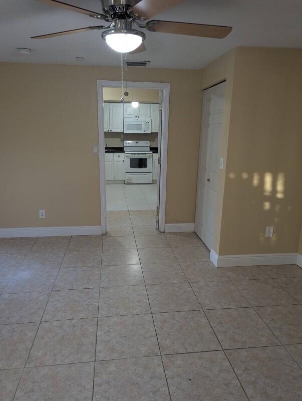 Building Photo - 664 W Melrose Cir