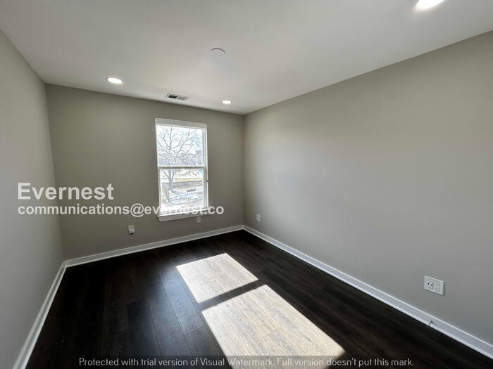 Building Photo - 604 Mason Ward Pl