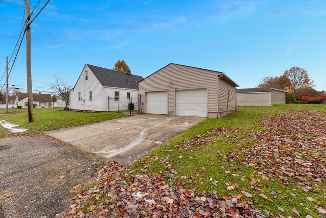 Building Photo - 98 N Navarre Ave