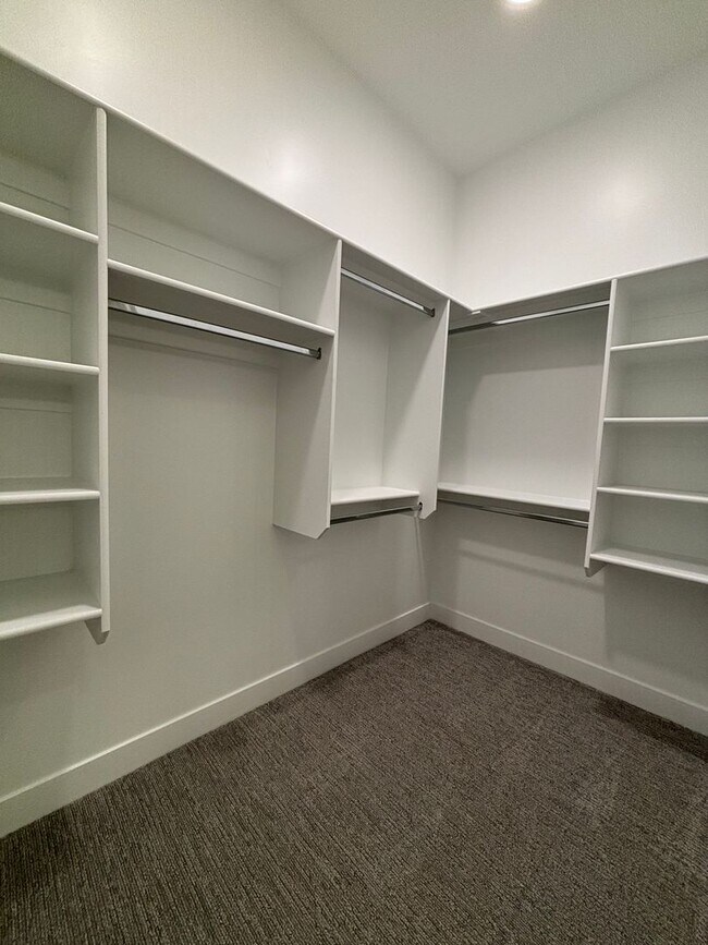 Building Photo - Woodland Estates Townhome!