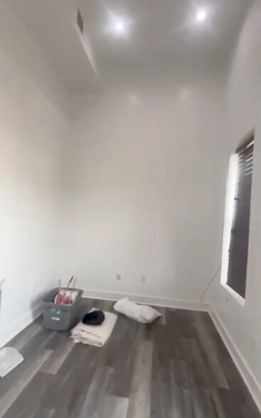 Building Photo - 142 Norwood Ave