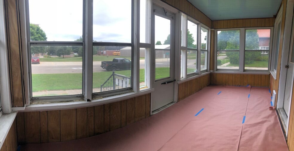 Building Photo - 609 Blackhawk St