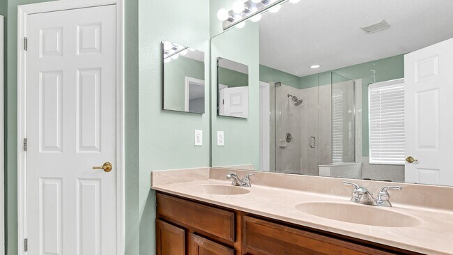 Building Photo - Gorgeous 3br/2.5ba/2 car garage Home in Ve...