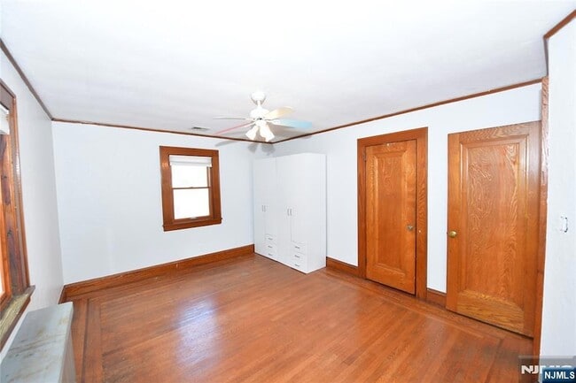 Building Photo - 328 Demott Ave