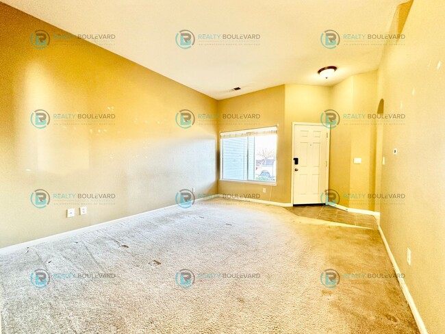 Building Photo - $500 Off Move-In Costs!! Great 3 Bedroom 2...