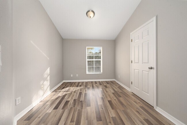 Building Photo - Beautifully Remodeled 3 Bedroom in Regent Park