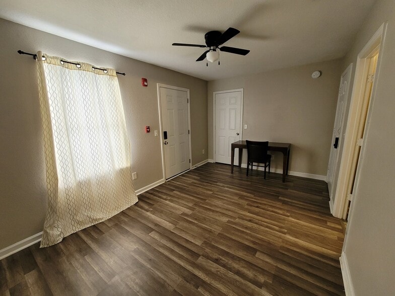Building Photo - 1329 Nylic St